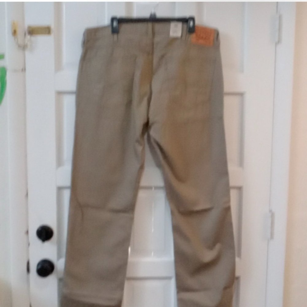NWT Levi Strauss Relaxed Fit Men's Khaki Color Jeans Style 559 Size 38-32 - Picture 3 of 16